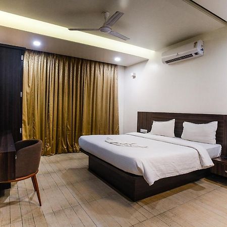 Hotel Manasi Inn Сатара Екстер'єр фото