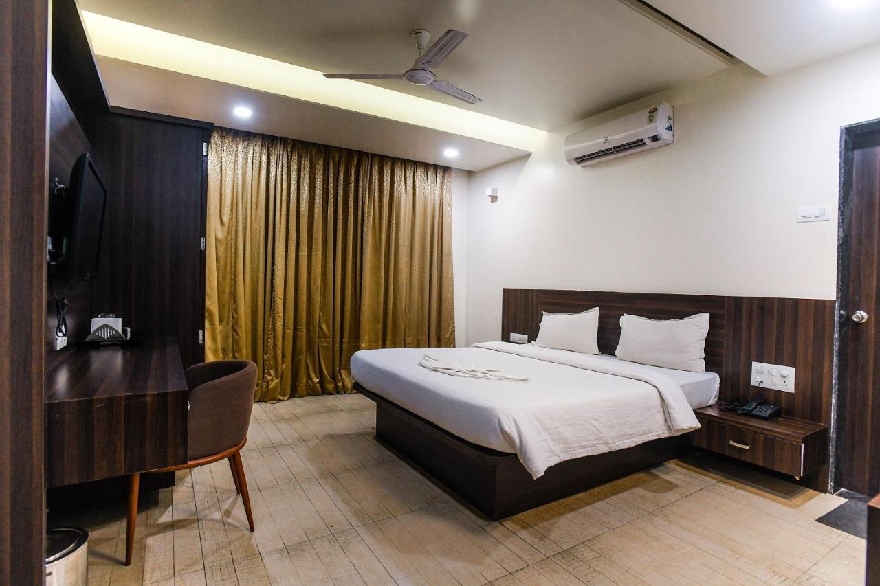 Hotel Manasi Inn Сатара Екстер'єр фото