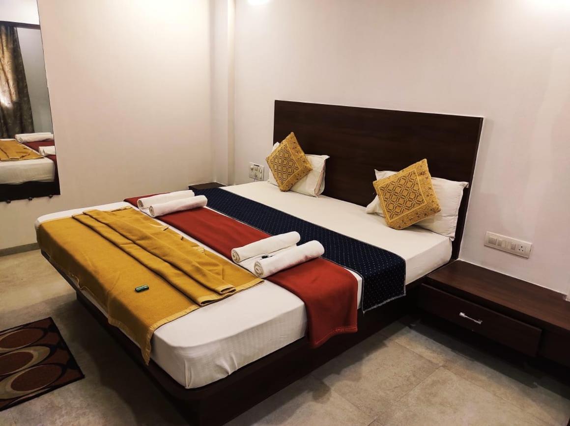 Hotel Manasi Inn Сатара Екстер'єр фото