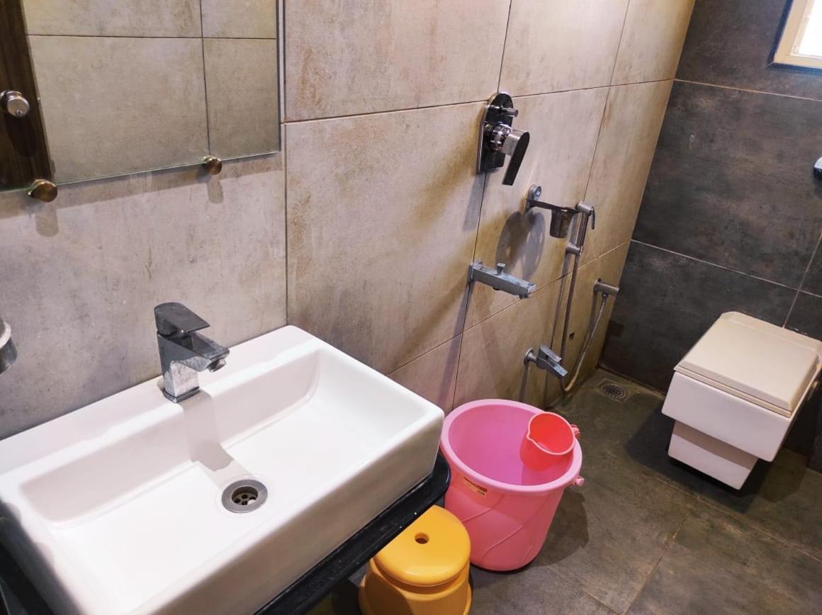 Hotel Manasi Inn Сатара Екстер'єр фото