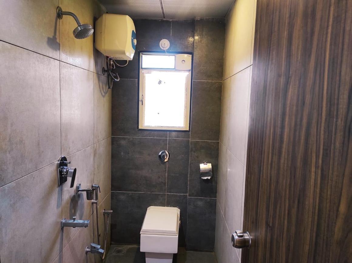 Hotel Manasi Inn Сатара Екстер'єр фото