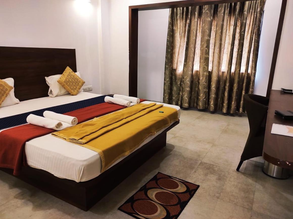 Hotel Manasi Inn Сатара Екстер'єр фото