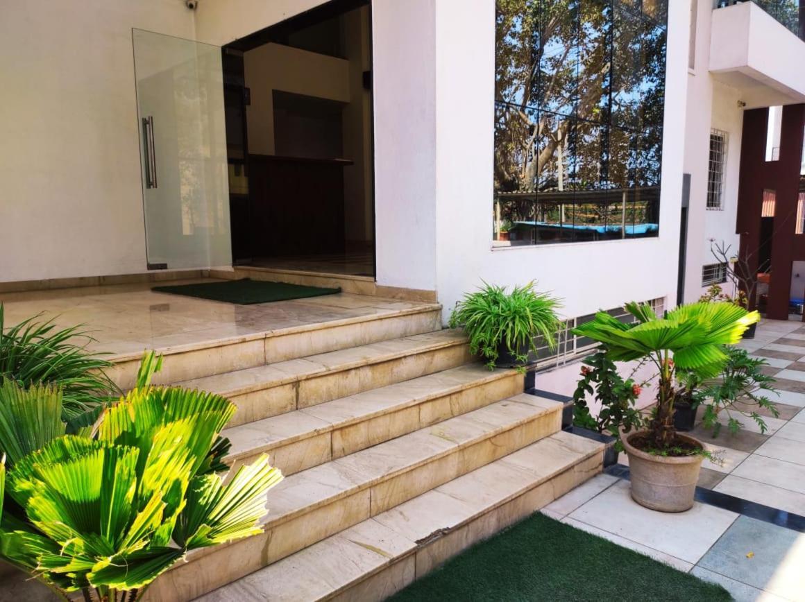Hotel Manasi Inn Сатара Екстер'єр фото