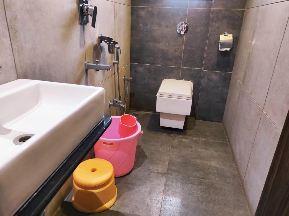 Hotel Manasi Inn Сатара Екстер'єр фото