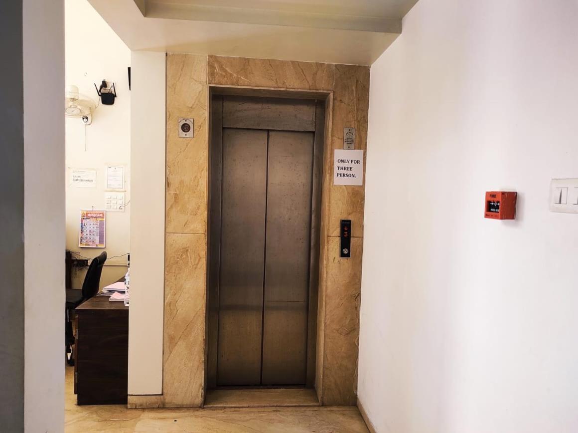Hotel Manasi Inn Сатара Екстер'єр фото