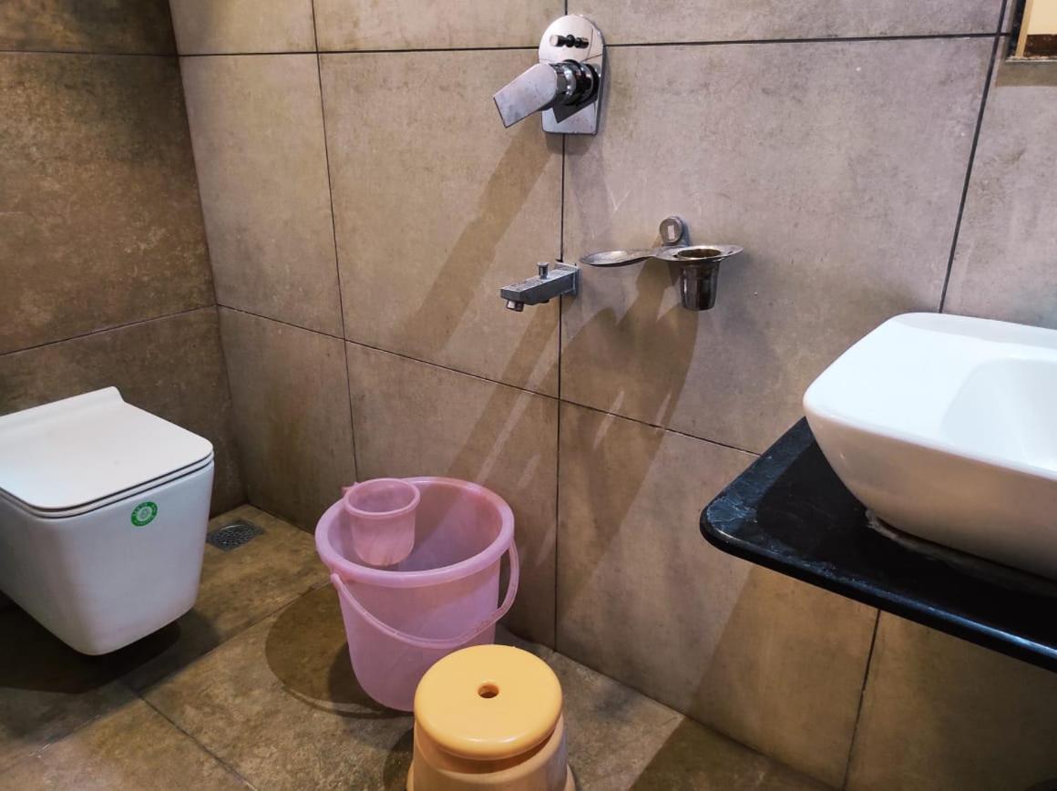 Hotel Manasi Inn Сатара Екстер'єр фото