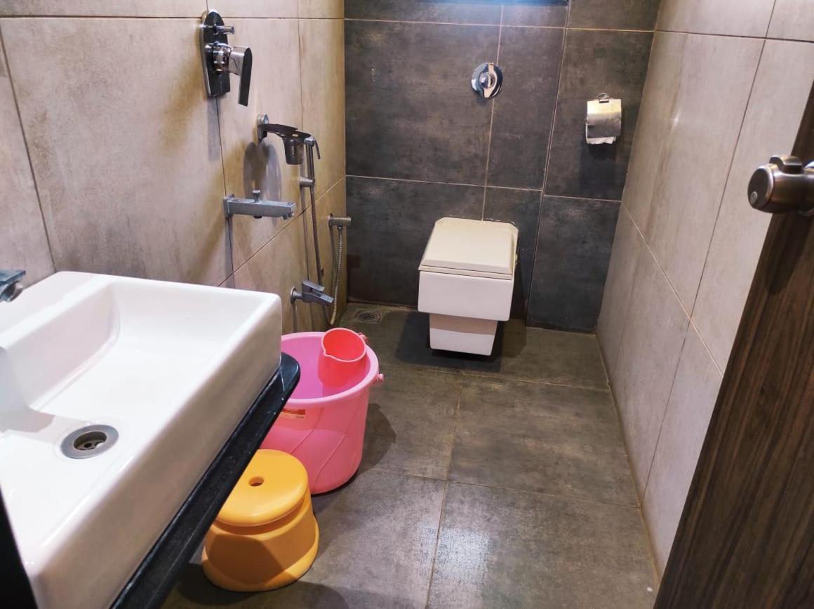 Hotel Manasi Inn Сатара Екстер'єр фото